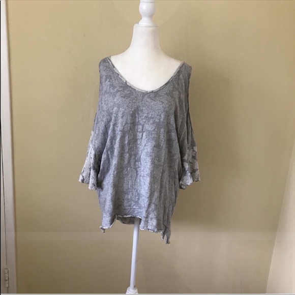Free people sweatshirt with cold shoulder. - Picture 1 of 8